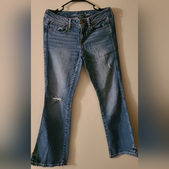 American Eagle Outfitters Denim - American Eagle Distressed Vintage Flare Stretch Jeans Size 6 Short